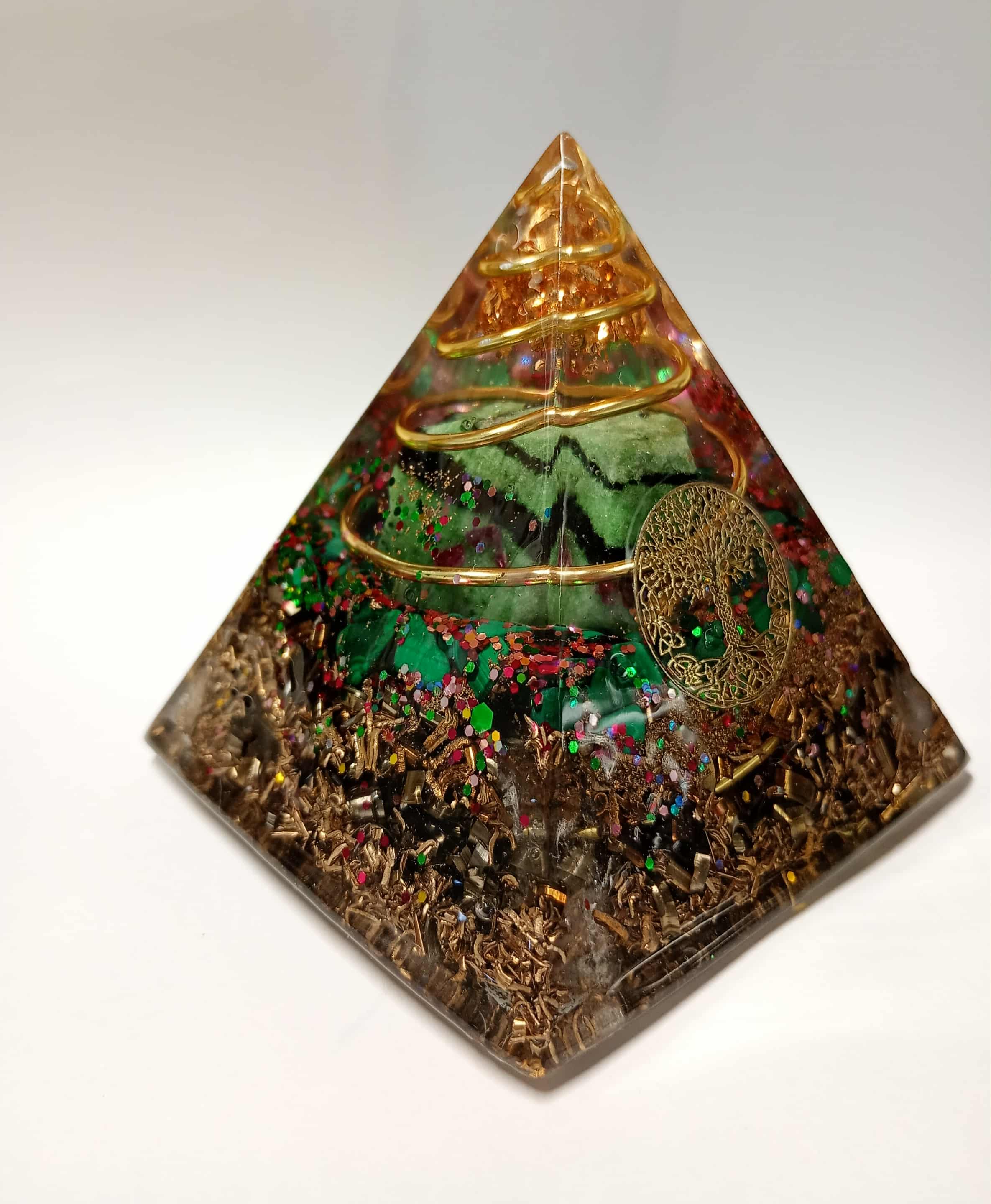 Orgonitová pyramída "Zoisit a strom života" lotos"